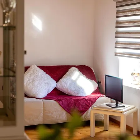 The Courtyard House 公寓 *